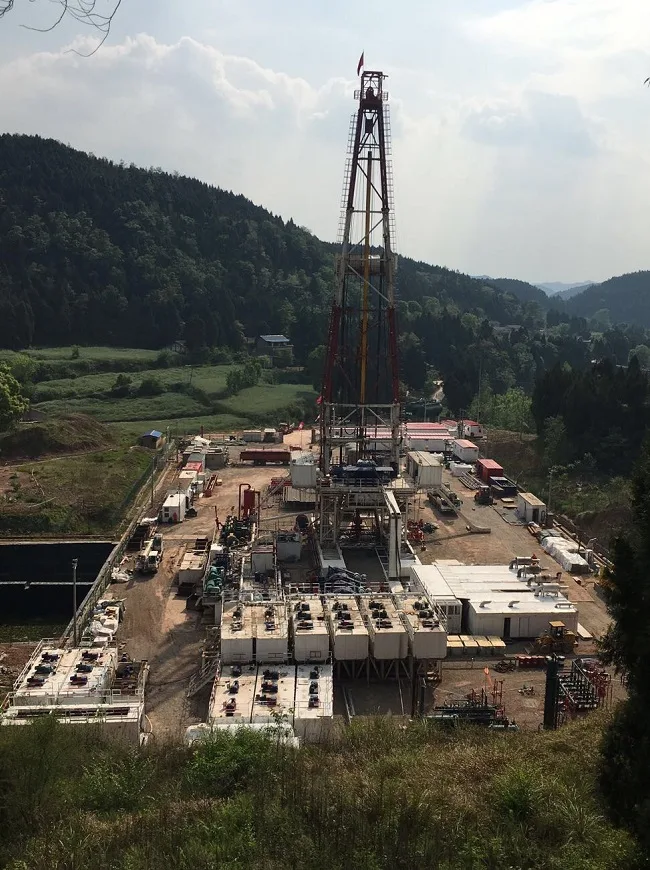 Drilling rig photo 4 of 11
